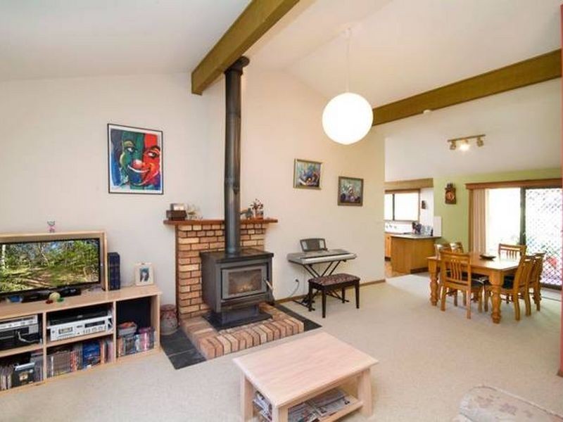 8 Hampton Street, Carey Bay NSW 2283