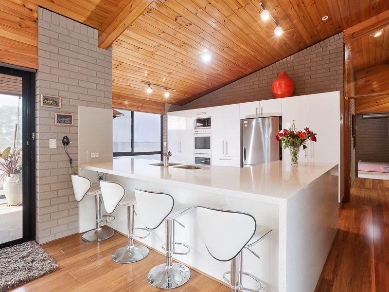 136 Fishing Point Road, Fishing Point NSW 2283