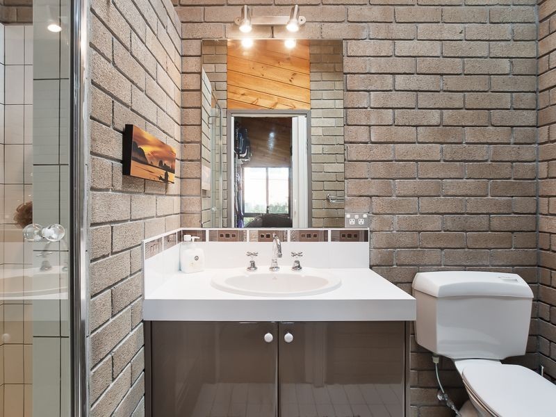 136 Fishing Point Road, Fishing Point NSW 2283