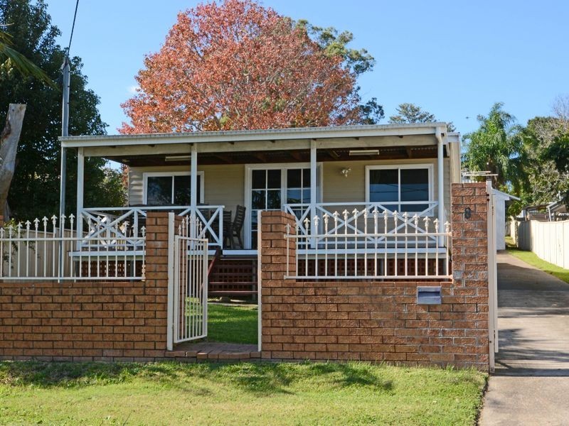 8 Brougham Avenue, Fennell Bay NSW 2283