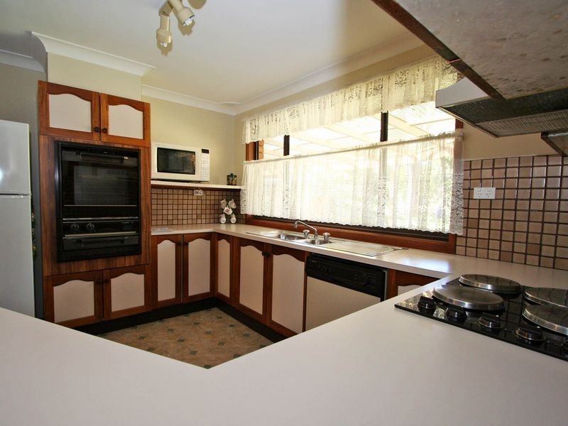 8 Alkrington Avenue, Fishing Point NSW 2283