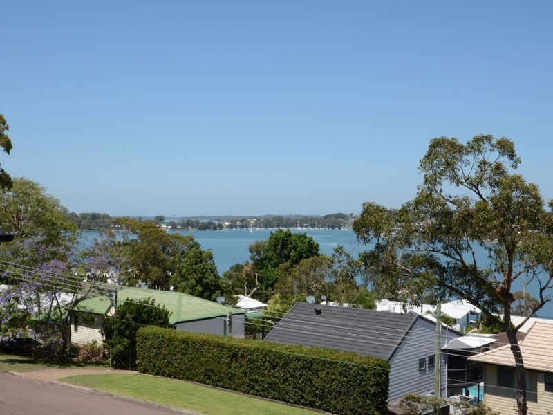 75 Alkrington Avenue, Fishing Point NSW 2283