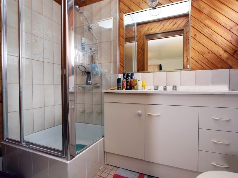 38 Middle Point Road, Bolton Point NSW 2283