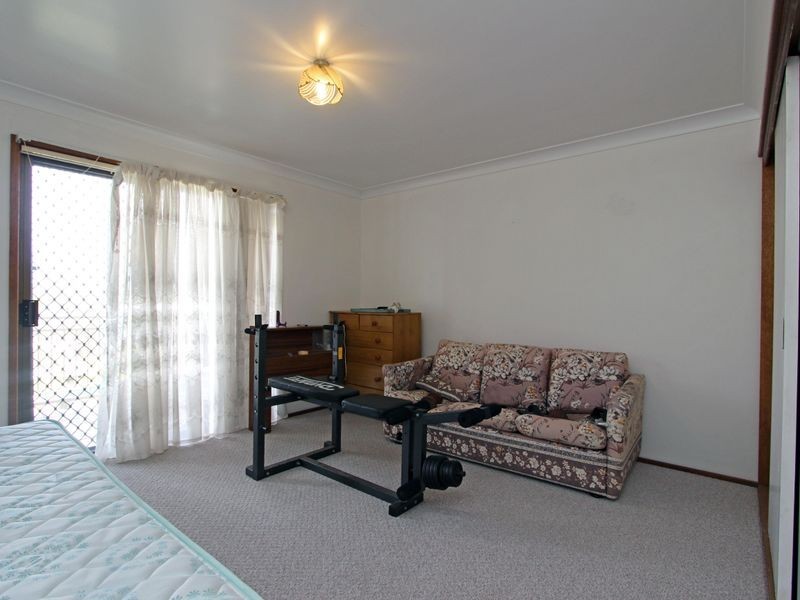 38 Middle Point Road, Bolton Point NSW 2283