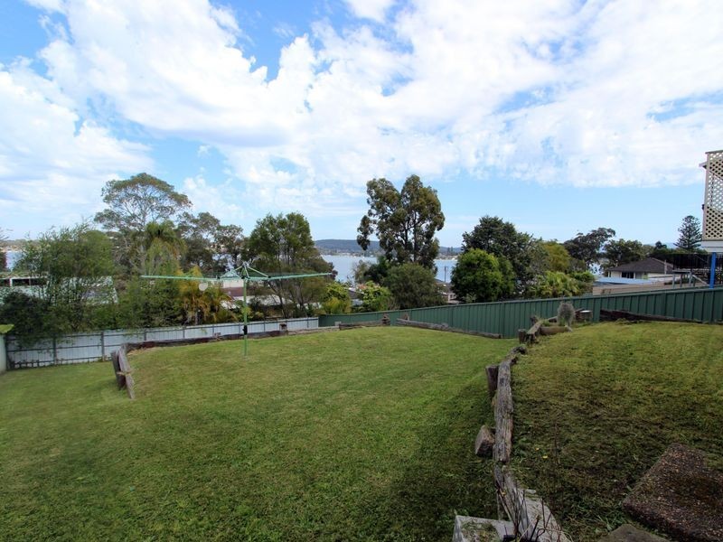 38 Middle Point Road, Bolton Point NSW 2283