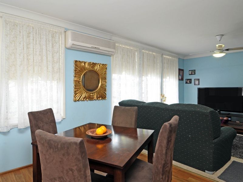 8 Ellesmere Street, Booragul NSW 2284