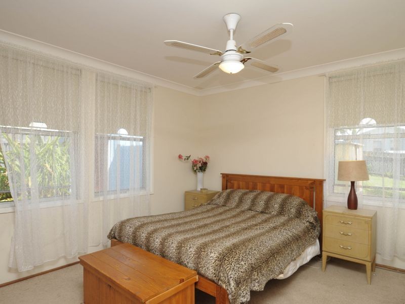 8 Ellesmere Street, Booragul NSW 2284