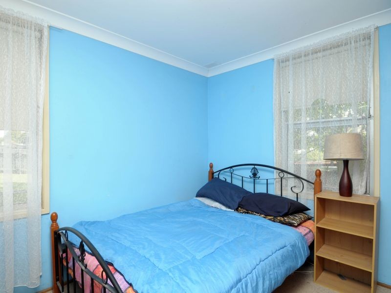 8 Ellesmere Street, Booragul NSW 2284