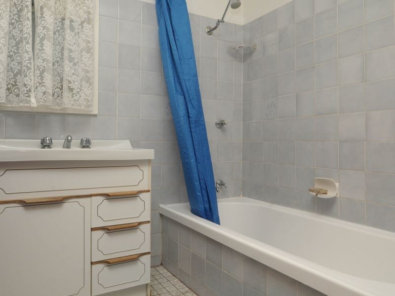 8 Ellesmere Street, Booragul NSW 2284