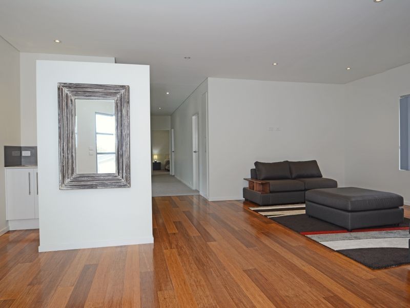 1 Beale Street, Coal Point NSW 2283