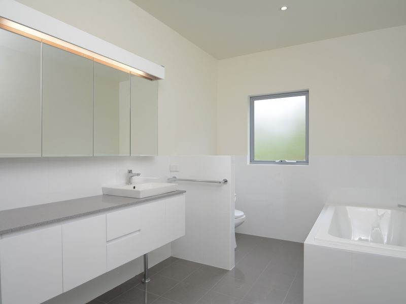 1 Beale Street, Coal Point NSW 2283