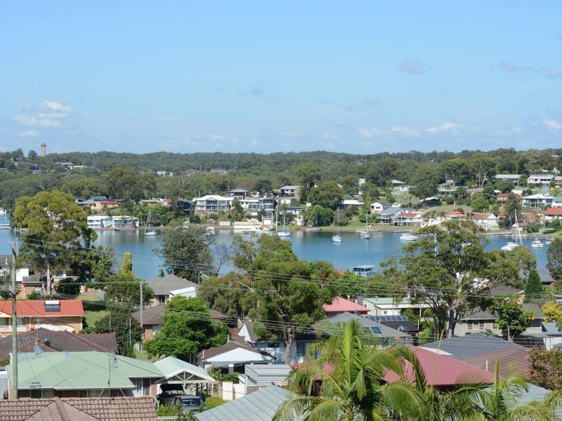 40 Somersham Avenue, Fishing Point NSW 2283