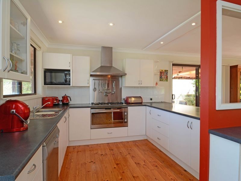 40 Somersham Avenue, Fishing Point NSW 2283