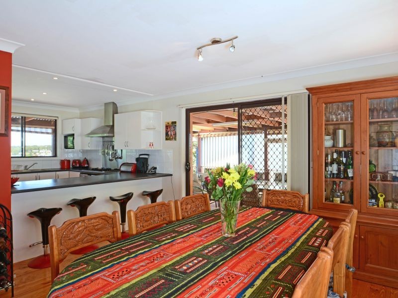 40 Somersham Avenue, Fishing Point NSW 2283
