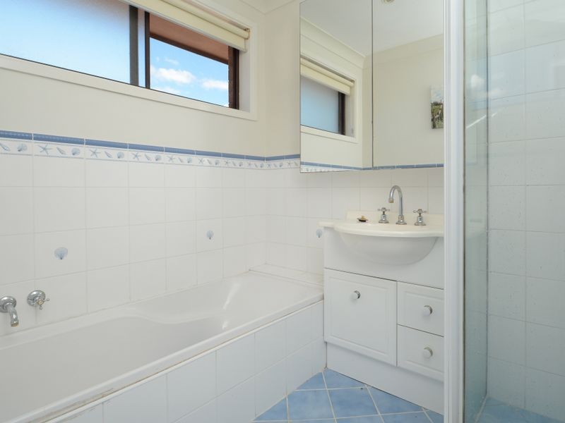 40 Somersham Avenue, Fishing Point NSW 2283