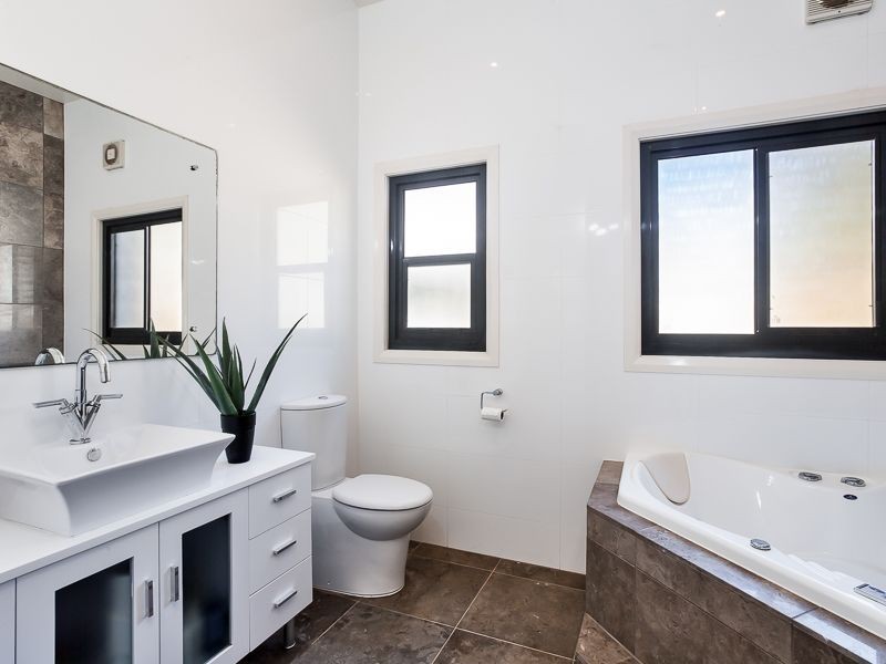 209 Fishing Point Road, Fishing Point NSW 2283