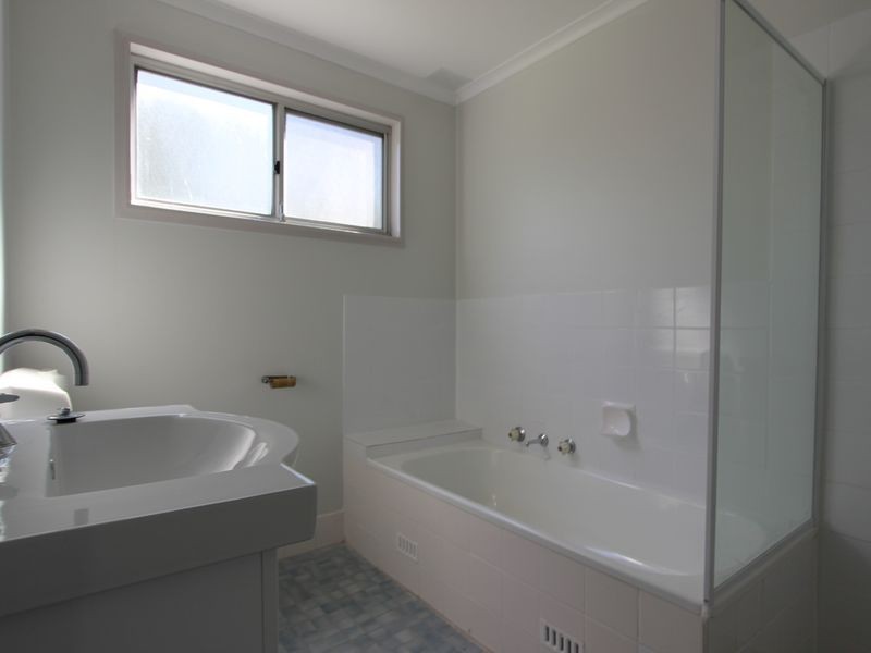 29 Threlkeld Drive, Bolton Point NSW 2283