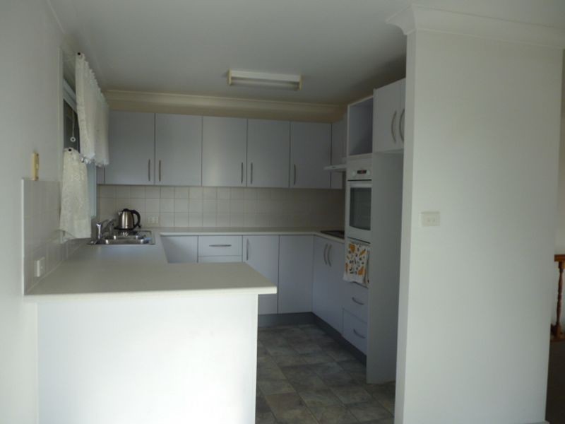 8 Bolton Close, Bolton Point NSW 2283