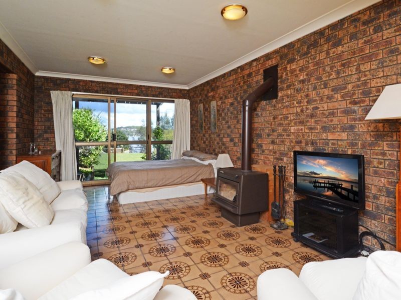 341 Coal Point Road, Coal Point NSW 2283
