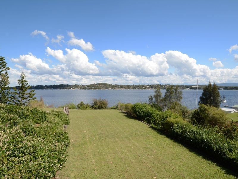341 Coal Point Road, Coal Point NSW 2283