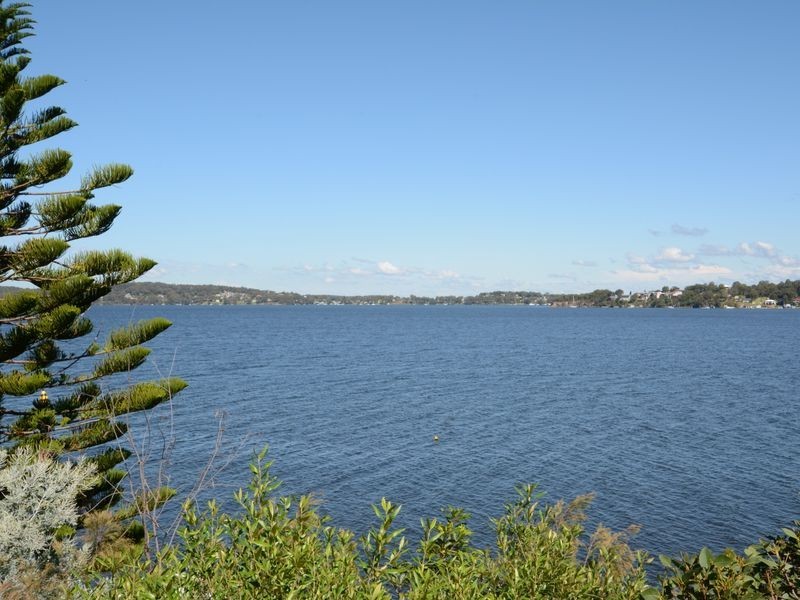 341 Coal Point Road, Coal Point NSW 2283