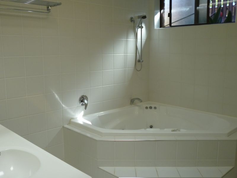 8 Macquarie Street, Bolton Point NSW 2283