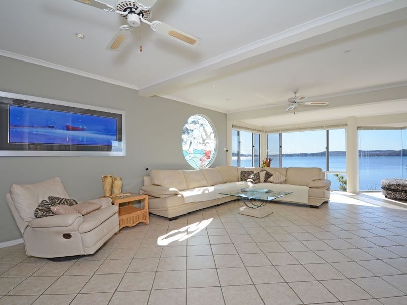 4 Yaringa Lane, Carey Bay NSW 2283
