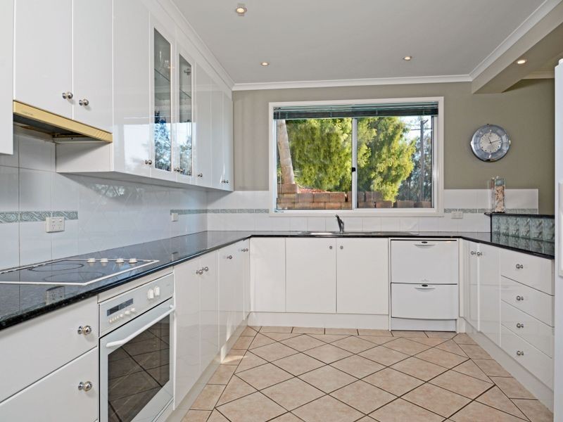 4 Yaringa Lane, Carey Bay NSW 2283