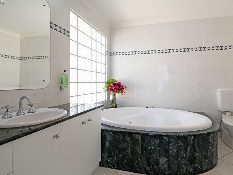 4 Yaringa Lane, Carey Bay NSW 2283