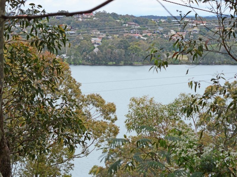 36 Coal Point Road, Coal Point NSW 2283