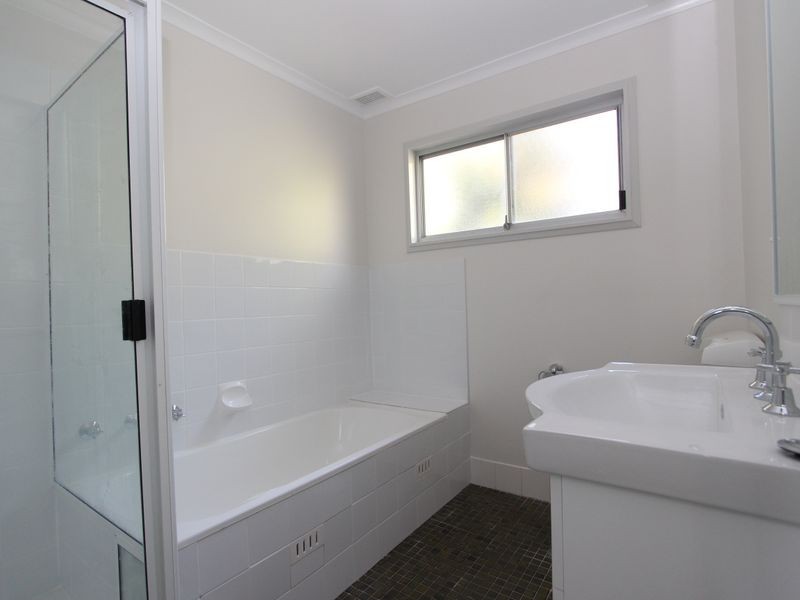8 Bulkirra Place, Bolton Point NSW 2283