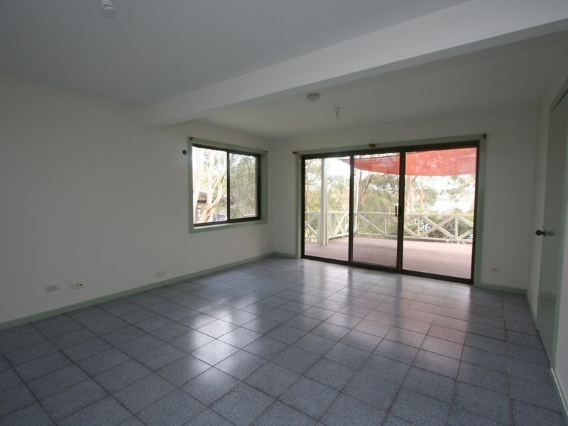 72 Coal Point Road, Coal Point NSW 2283