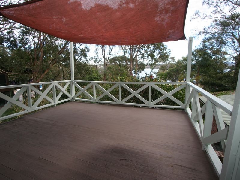 72 Coal Point Road, Coal Point NSW 2283