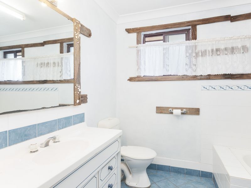 76 Lake View Road, Kilaben Bay NSW 2283