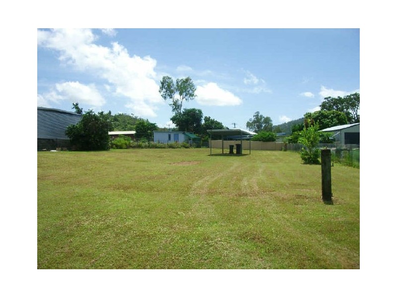 9 Bay Road, Innisfail QLD 4860