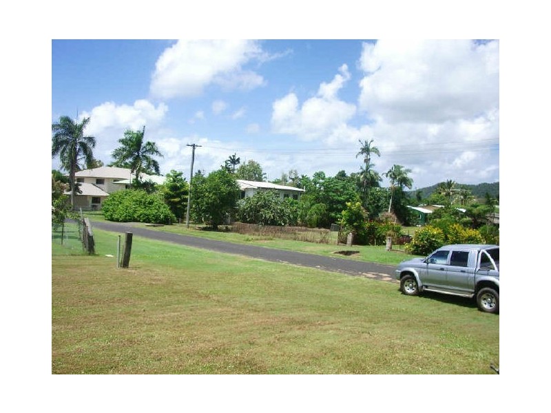 9 Bay Road, Innisfail QLD 4860