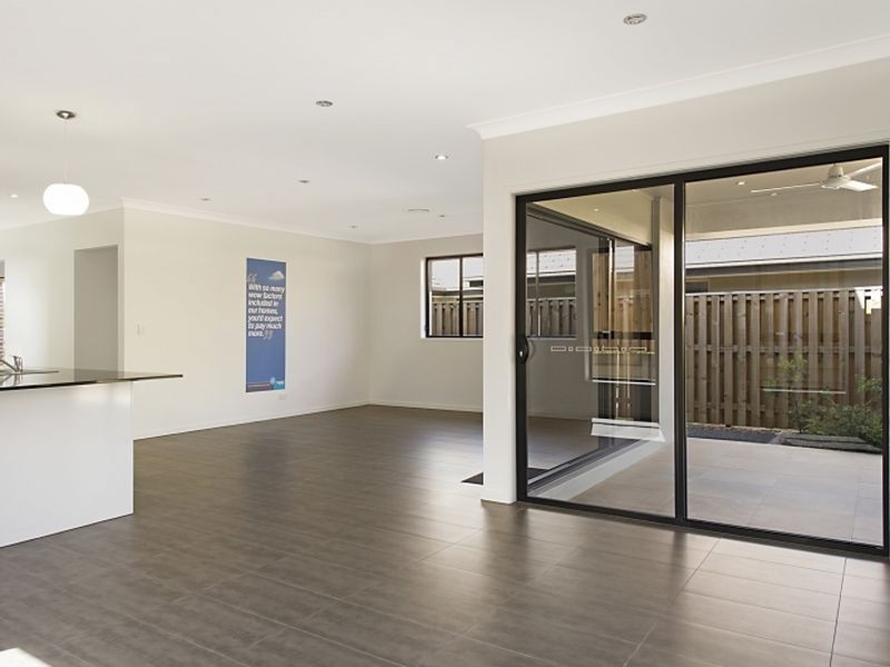 7 Hollow Crescent, Narangba QLD 4504