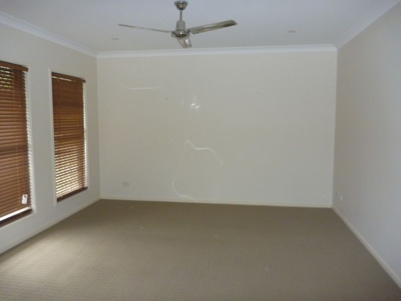 12 Barnowl Esp, Narangba QLD 4504