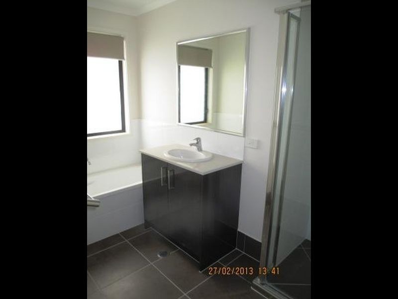 42 Lennon Blvd, Narangba QLD 4504