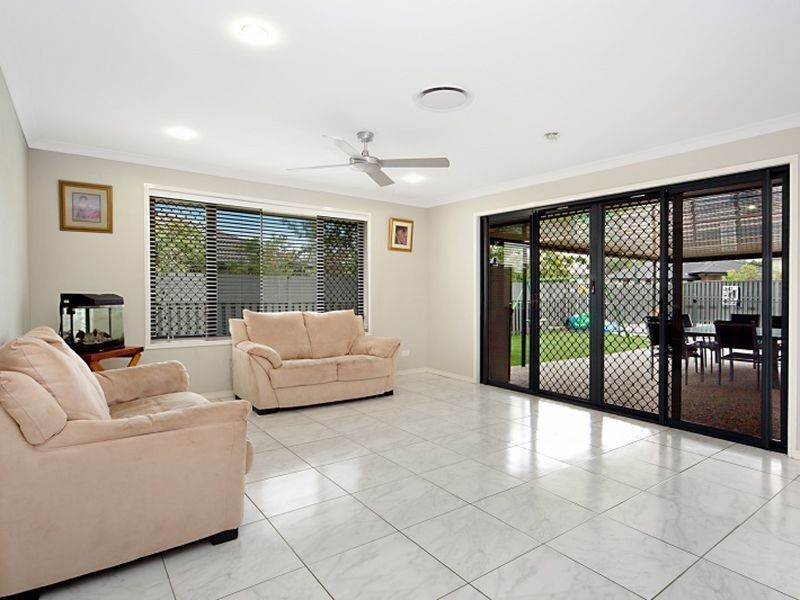 13 Lookout Place, Narangba QLD 4504