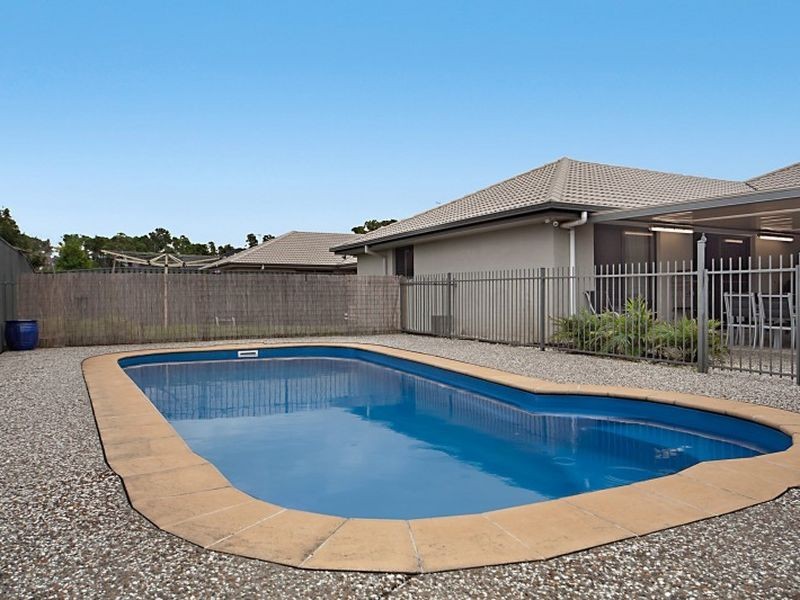 13 Lookout Place, Narangba QLD 4504