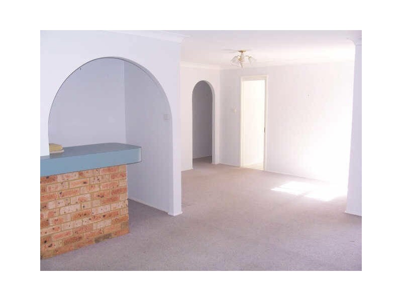 8 KIRKLAND CLOSE, Lakelands NSW 2282