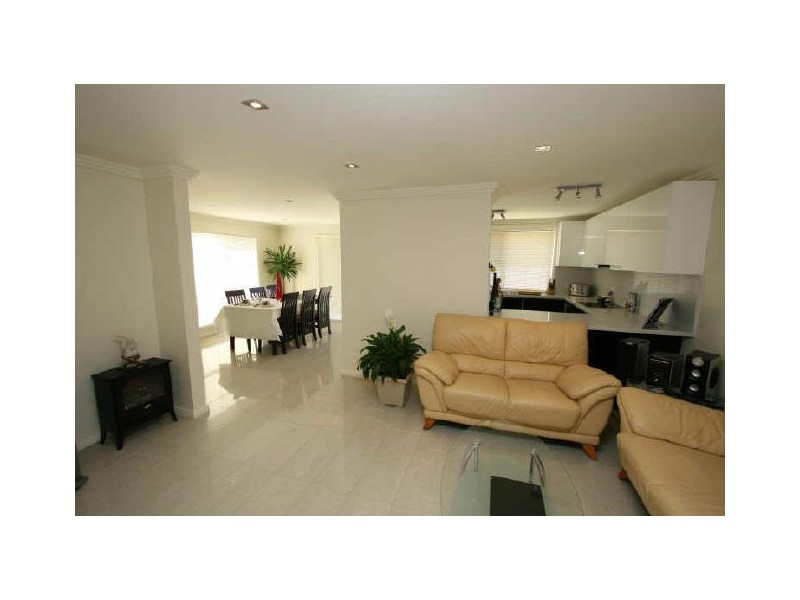 2 Jean Street, Belmont NSW 2280