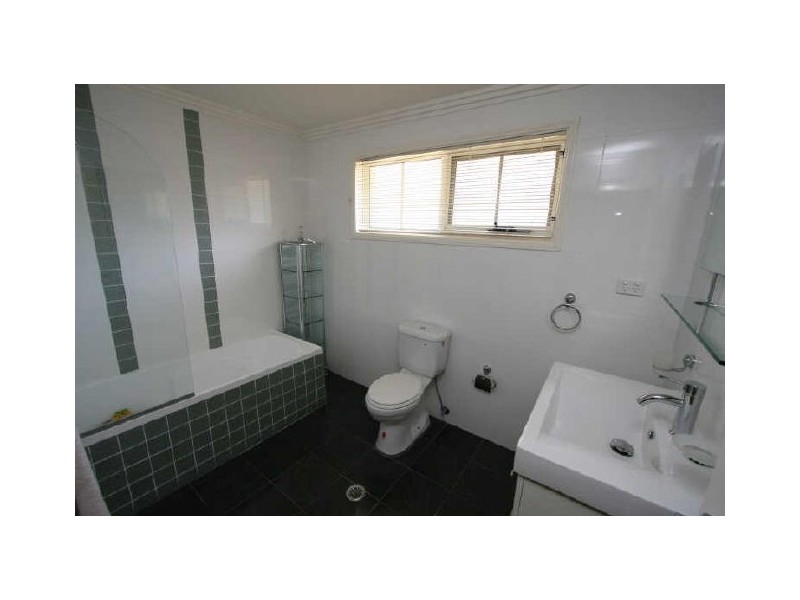 2 Jean Street, Belmont NSW 2280