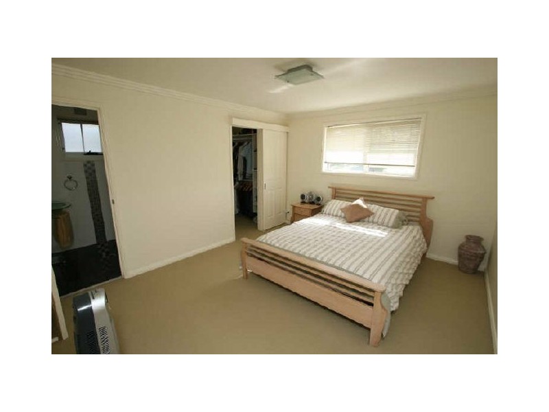 2 Jean Street, Belmont NSW 2280