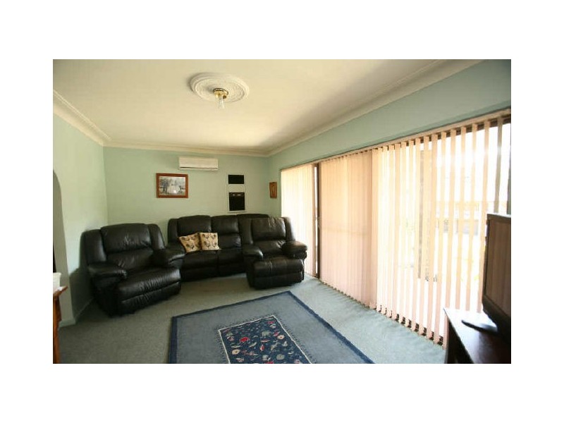 7 Roy Avenue, Bolton Point NSW 2283