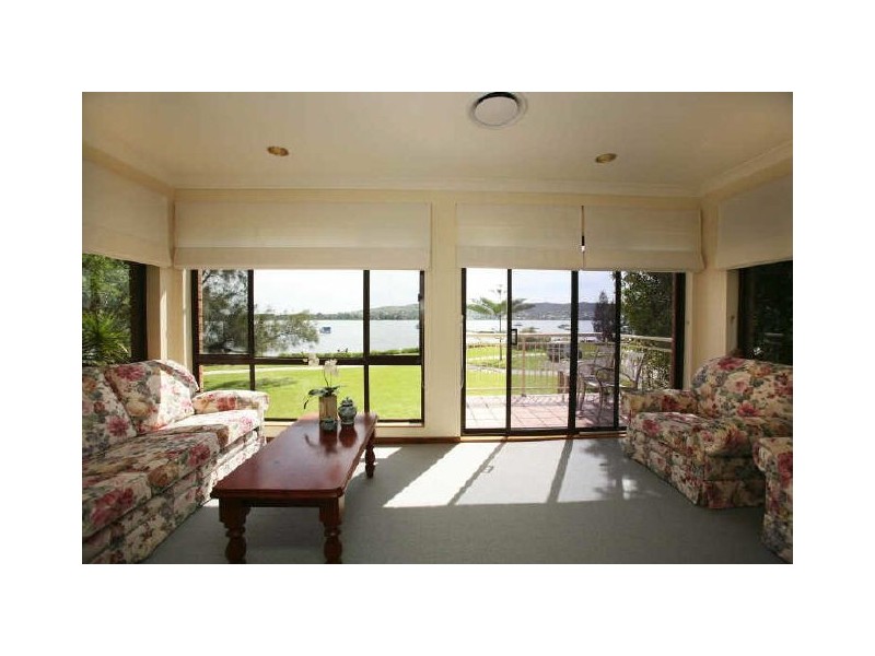 1 Fourth Street, Booragul NSW 2284