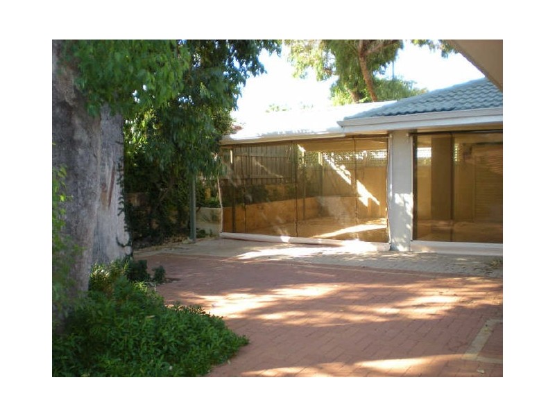 5 Wild Road, Hillarys WA 6025