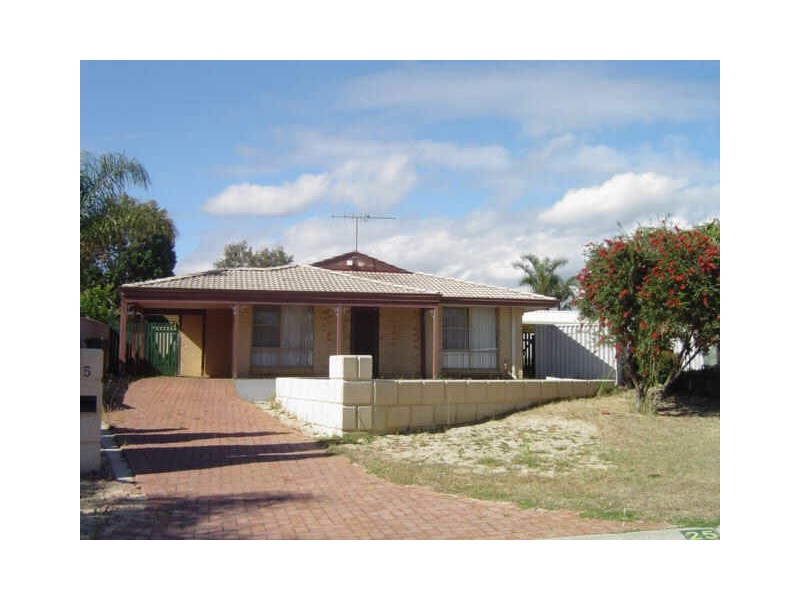 25 Woolerong Walk, Marangaroo WA 6064