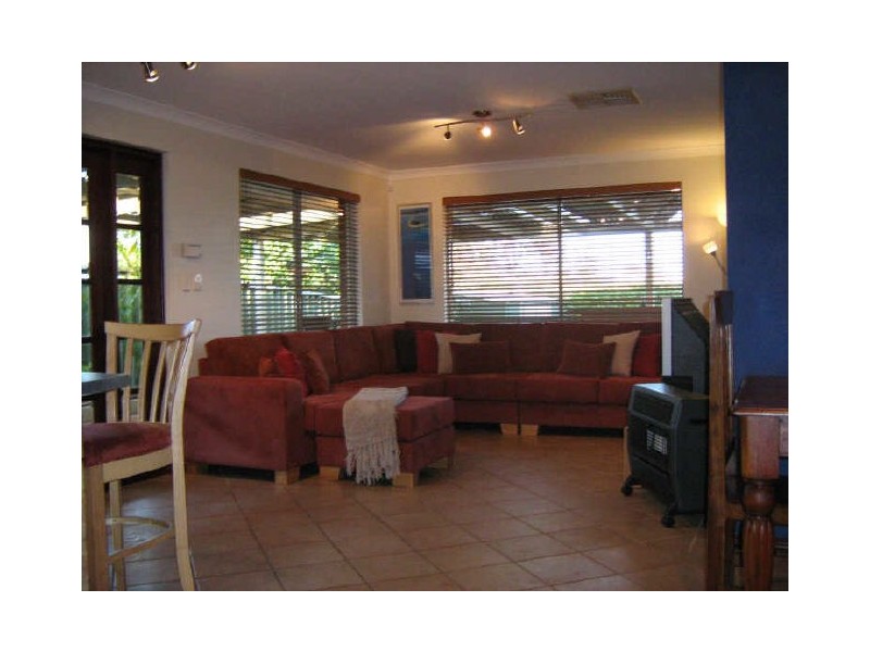 14 Tarakan Hts, Marangaroo WA 6064